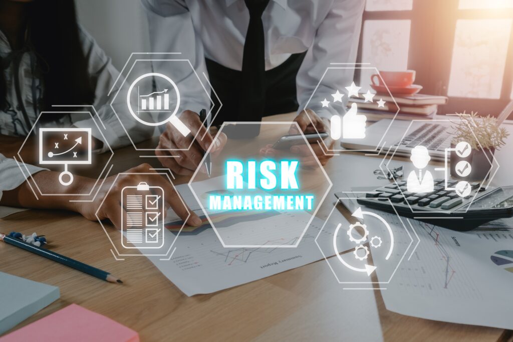 Team arbeitet an Risk-Management-Dokumenten | medizinische Übersetzung