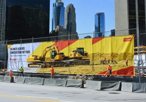 Mit XXL Bauzaunbannern zur maximalen Aufmerksamkeit: So revolutionieren Sie Ihre Werbelösung!